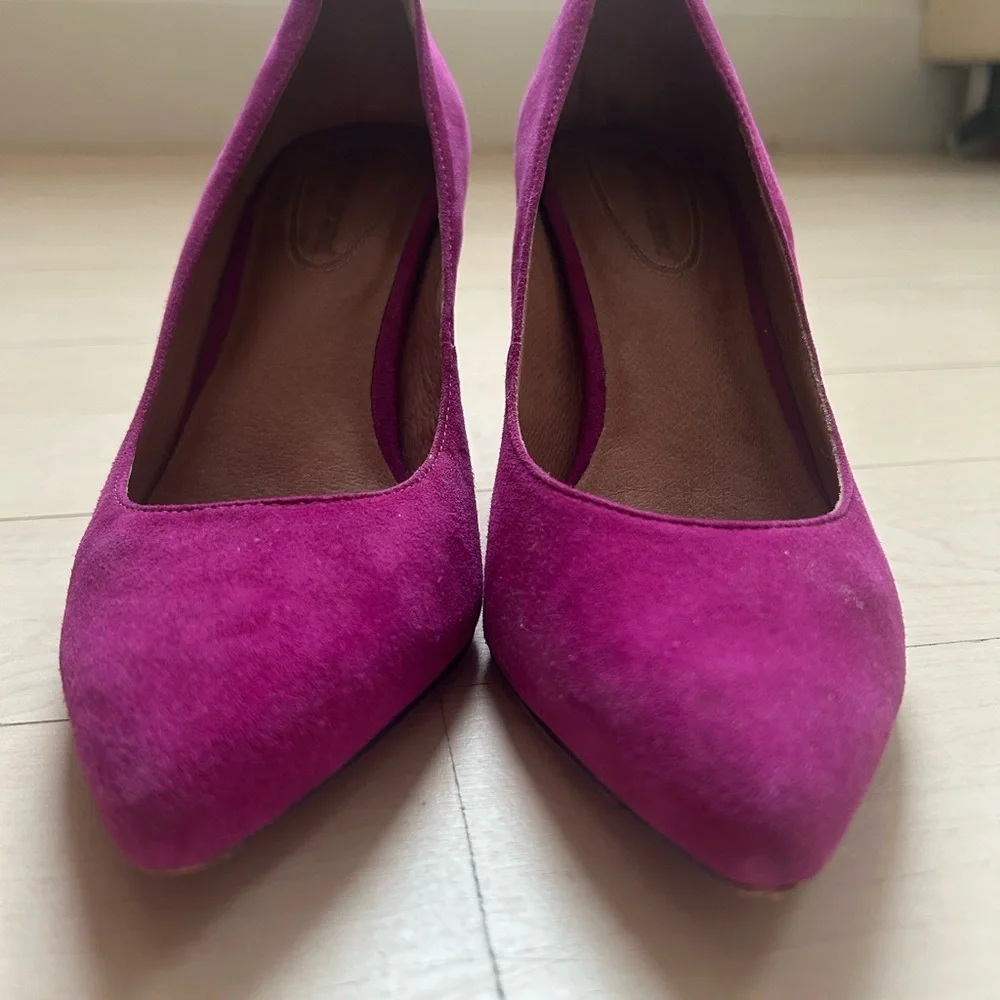 Fun classic suede fuschia Corso Como Pumps - Picture 2 of 4